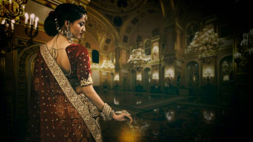 The Beginners Guide to Buying Sarees Online (Image Source: Shutterstock)