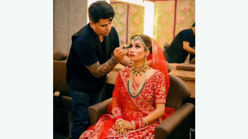 Meet Parveen (Makeup by parveen), a Famous bridal beauty artist who’s here to elevate your wedding look to a new height of glamour