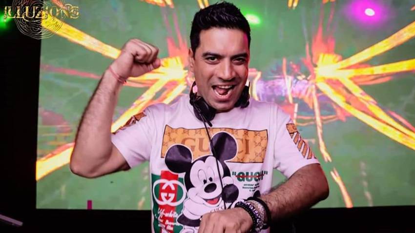 Astounding people with his outstanding mixes and offering them a vibe to remember, enter DJ Harsh Bhutani