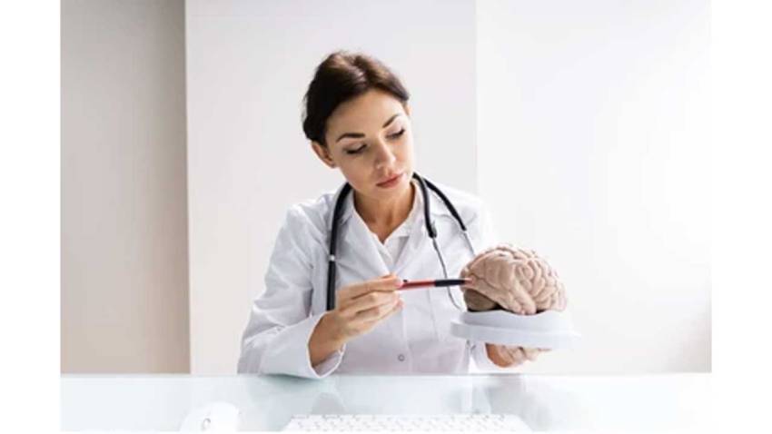 7 Health Conditions That Warrant a Visit to a Neurologist