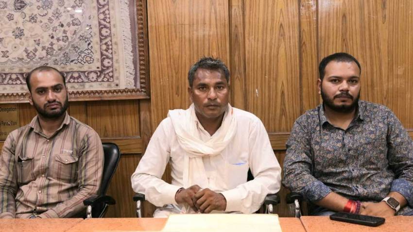 Dalit man holds second press conference in Delhi following death threats in urination case