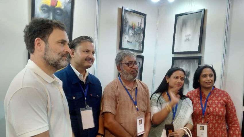 Rahul Gandhi visits Speaking Art Fest, indulges in artistic portraits of saints