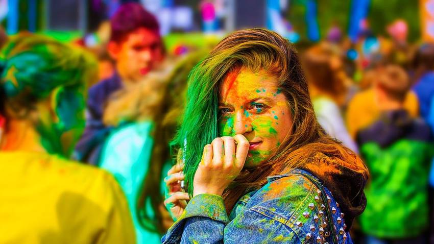 Say Goodbye to Post-Holi Woes with These Skincare Products (Image: Pixabay)